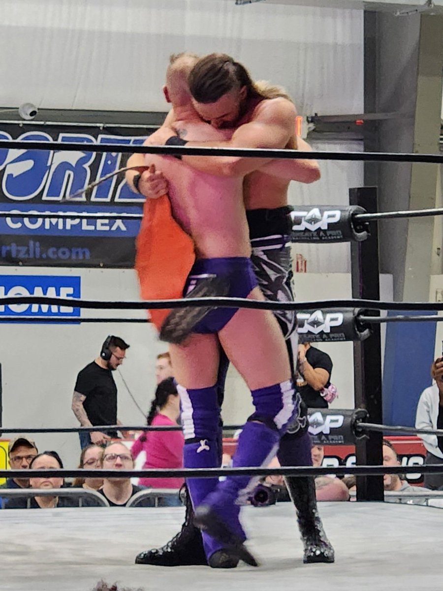 ajrobles51's tweet photo. A little @CreateAPro #TagTitle #PhotoDump.
#AndNew
#CAP10
#SuperShow https://t.co/WILvQc8wc2