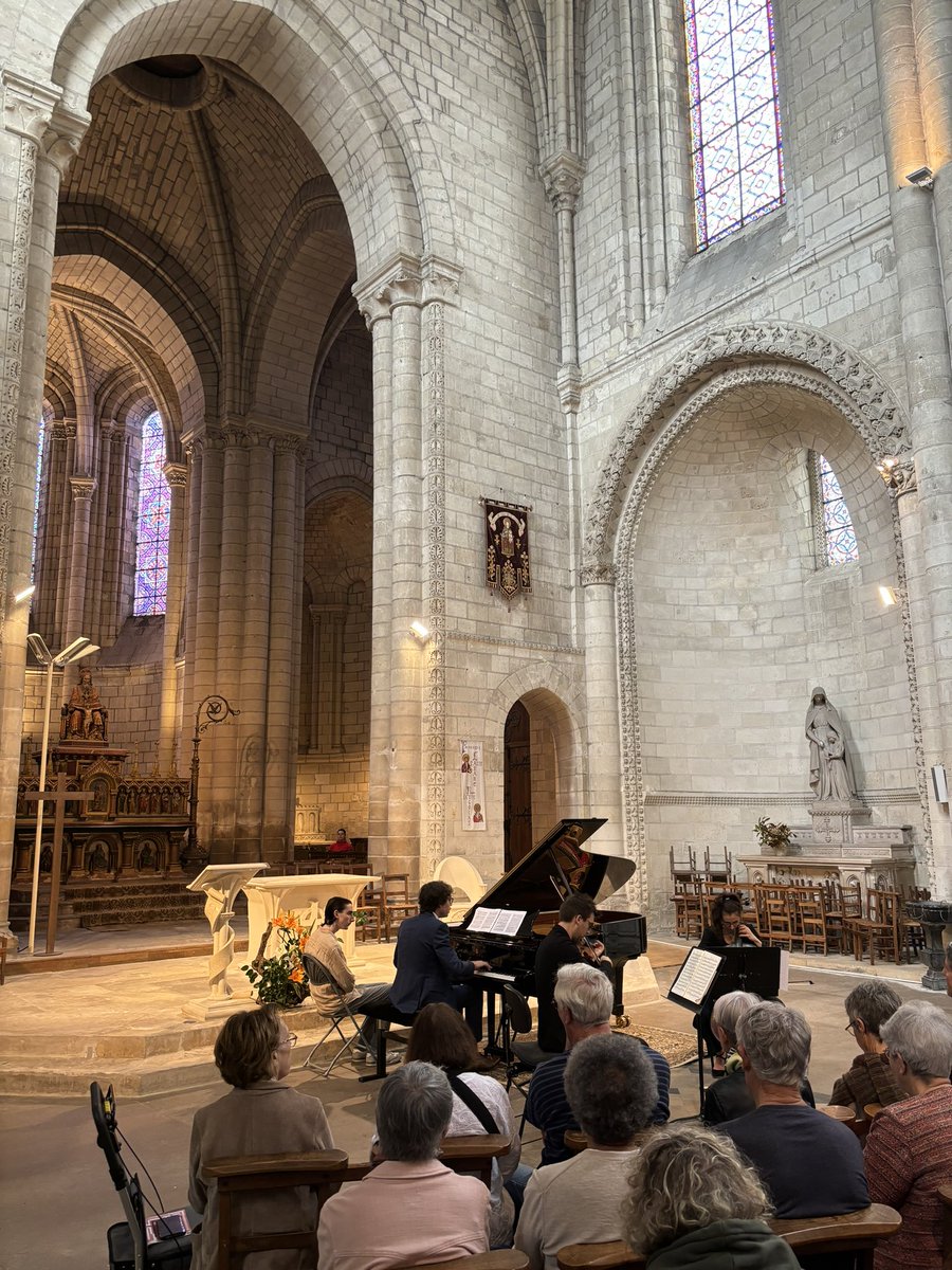 Lucas Debargue, Matthieu Handtschoewercker, Justine Pierre @ONPL_orchestre débutent ce dimanche #Angers Pianopolis depuis l’église de la Trinité #CultureAngers