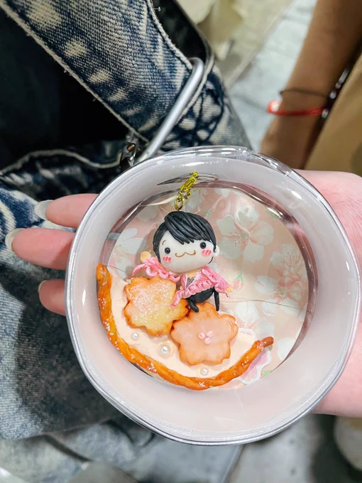 dropped by our booth with her cute Yuzu bag charm~ Thanks for the snacks! Been 7 years since we last met
