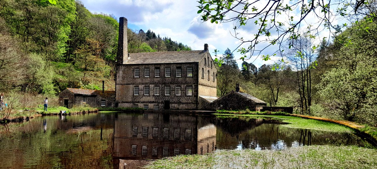 After years of living in Yorkshire, I've now visited NT Hardcastle Crags and explored the river valley. What a beautiful place! All four of us want to go back again - a very successful family day out 😍
@HardcastleNT #HebdenBridge #DaysOut #FamilyTime #RiverWalks