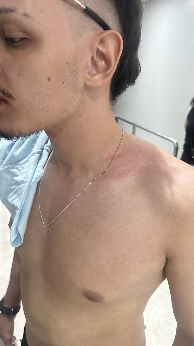 __alvaroliveira's tweet image. Sem palavras pra o que ocorreu hoje. Racismo escancarado na minha frente e uso de força bruta na lavajato.

Que situação chata, ficou usando da ignorância e truculência. 

Só realmente respeitou quando falei que ia processar. Liguei 30x pra polícia e não atenderam.