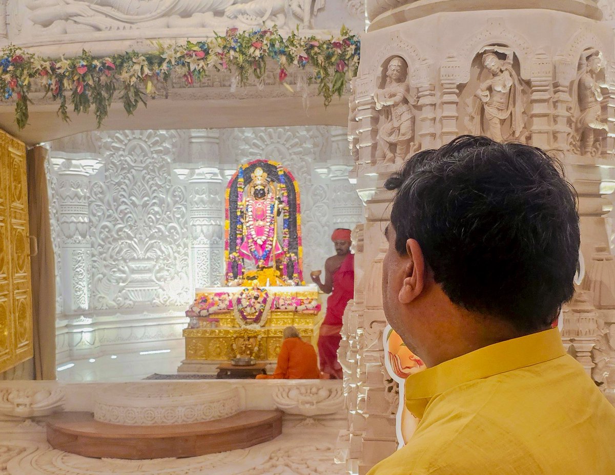 आज प्रभु श्री राम की दिव्य नगरी अयोध्या जी में पूरे विश्व के आराध्य श्री रामलला जी के दर्शन का सौभाग्य मिला।