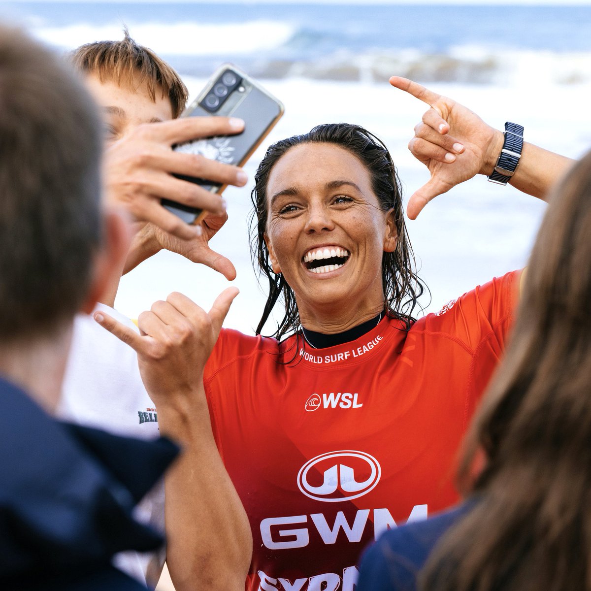 What a special gift to receive, all that Sunday game day energy…from the ocean, the crowd and a special day in #MothersDay 🫶🏼 Looking forward to finals day tomorrow @wsl #GWMSydneySurfPro