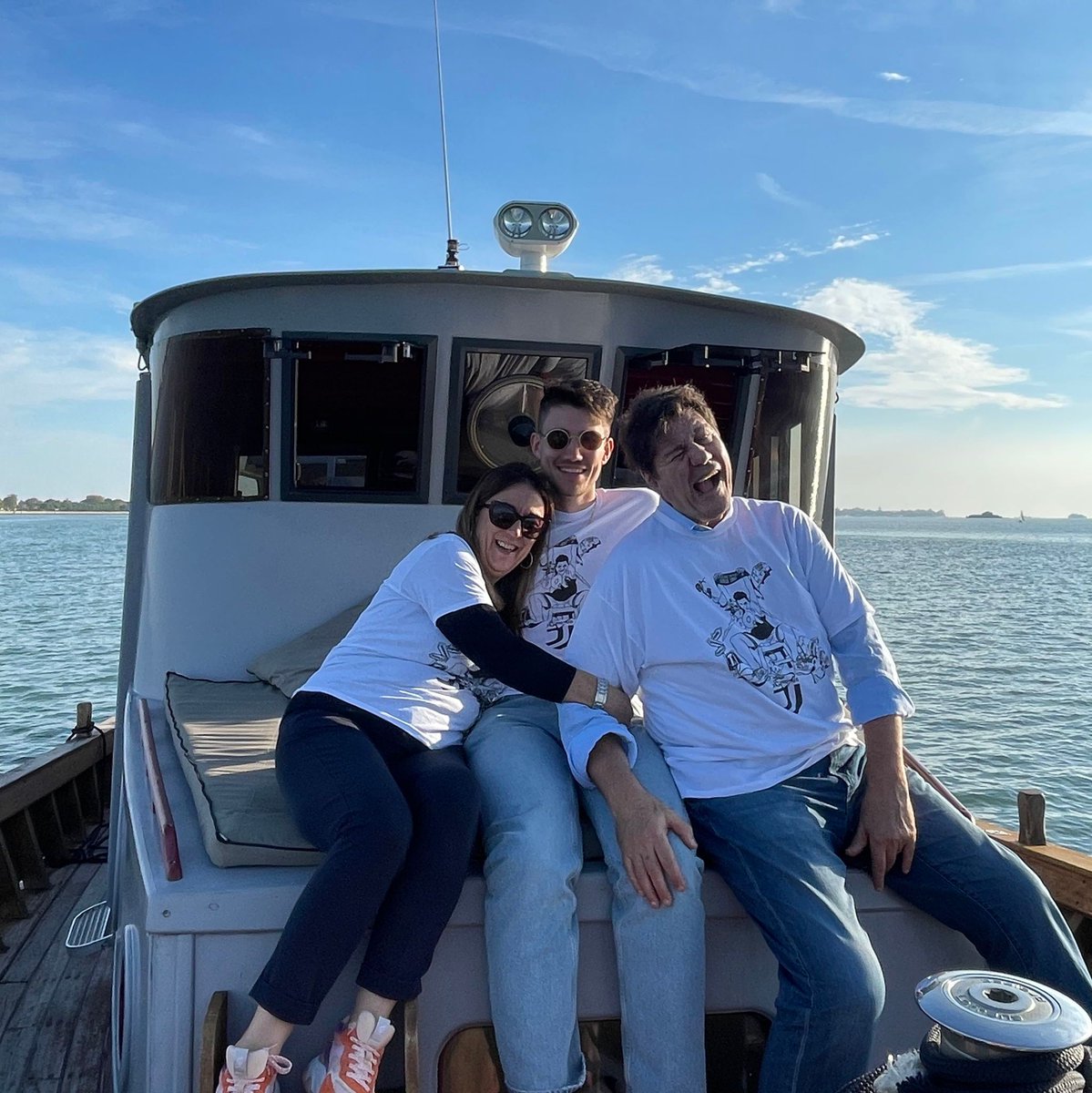 Happy Mother's Day to all the amazing moms! 🌷 
A special greeting to Lella, Stefanie and Tamara, the moms of the Classic Boats Venice team.
CBV loves you! 💖 

#MothersDay #ClassicBoatsVenice #Venice #Boats #VintageBoats