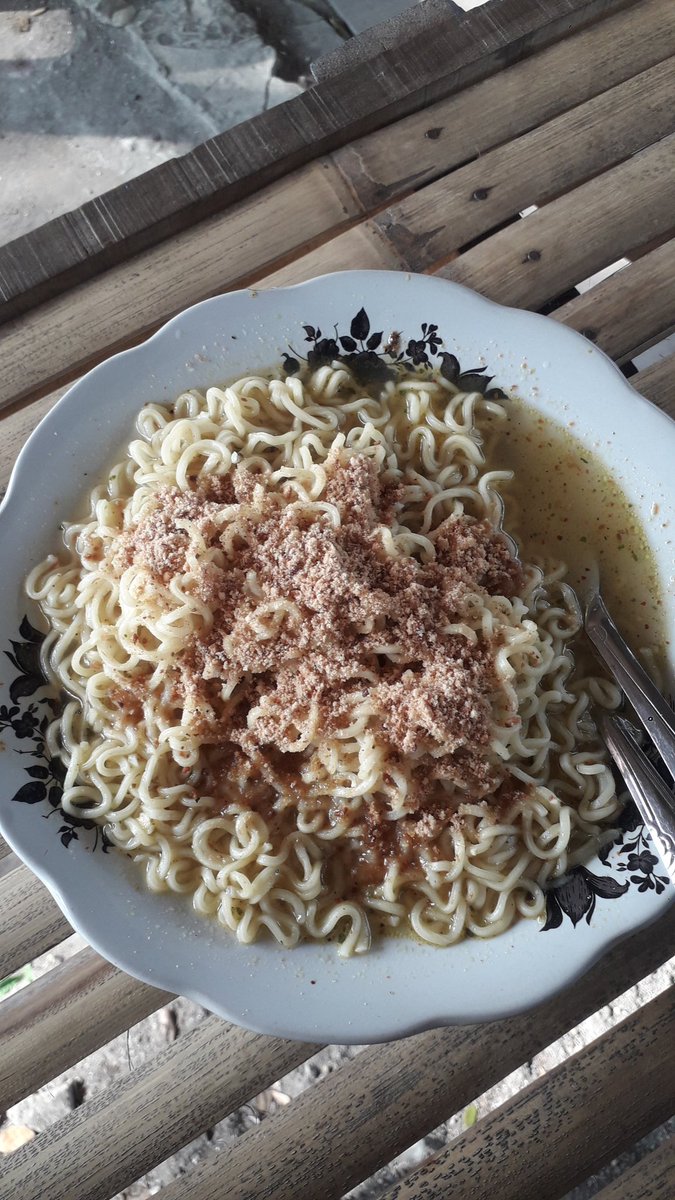 Setiap waktu akn ku nyanyikan lagu senandung 
Lagu kenangan masa lalu saat kau masih disisiku