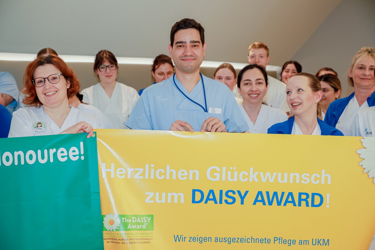 Heute ist #InternationalerTagderPflege: UKM verleiht #Daisy-Award für exzellente #Pflege zum bereits 10. Mal 🏆 / Rund 2.500 Pflegefachpersonen setzen sich am UKM mit Fachwissen und Empathie für schwerkranke Patient*innen ein. @DAISY4Nurses Hintergründe: ukm.de/pflege/daisy-a…