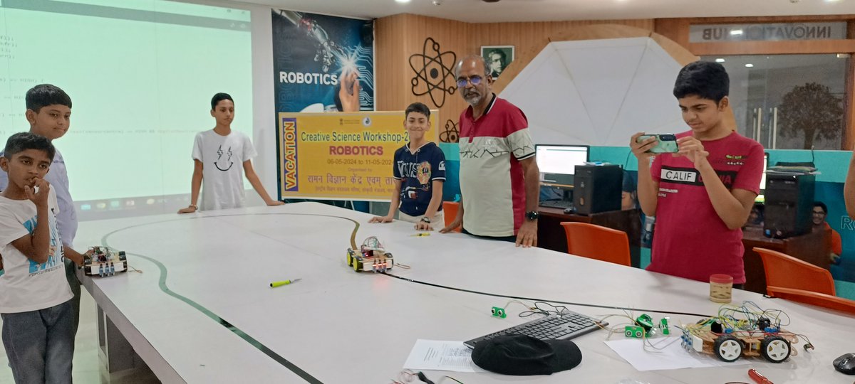 6th & concluding day of Batch II - Vacation Creative Science Workshops at RSC, Nagpur (Afternoon Session - Creative Science, Model Rocketry & Robotics) .... @MinOfCultureGoI @arjunrammeghwal @M_Lekhi @secycultureGOI @rohitksingh @LilyPandeya @ncsmgoi @AmritMahotsav