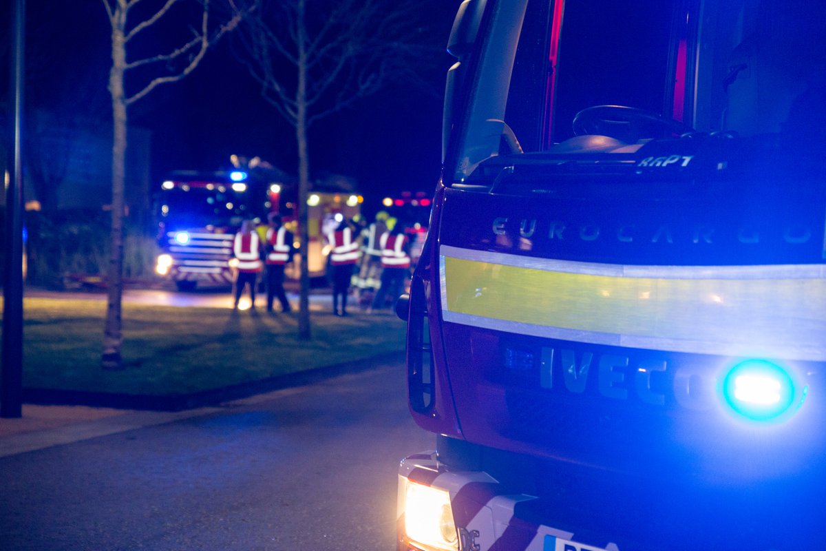 Crews tackled a house fire in #Walderslade #Chatham overnight. Read more, here: kent.fire-uk.org/incident/medwa…