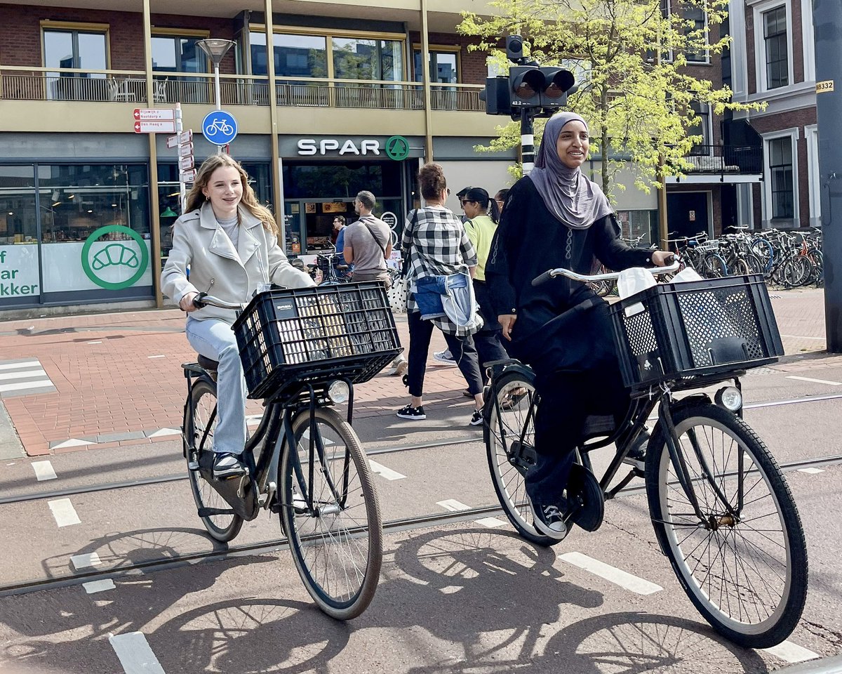 Melissa & Chris Bruntlett tweet media