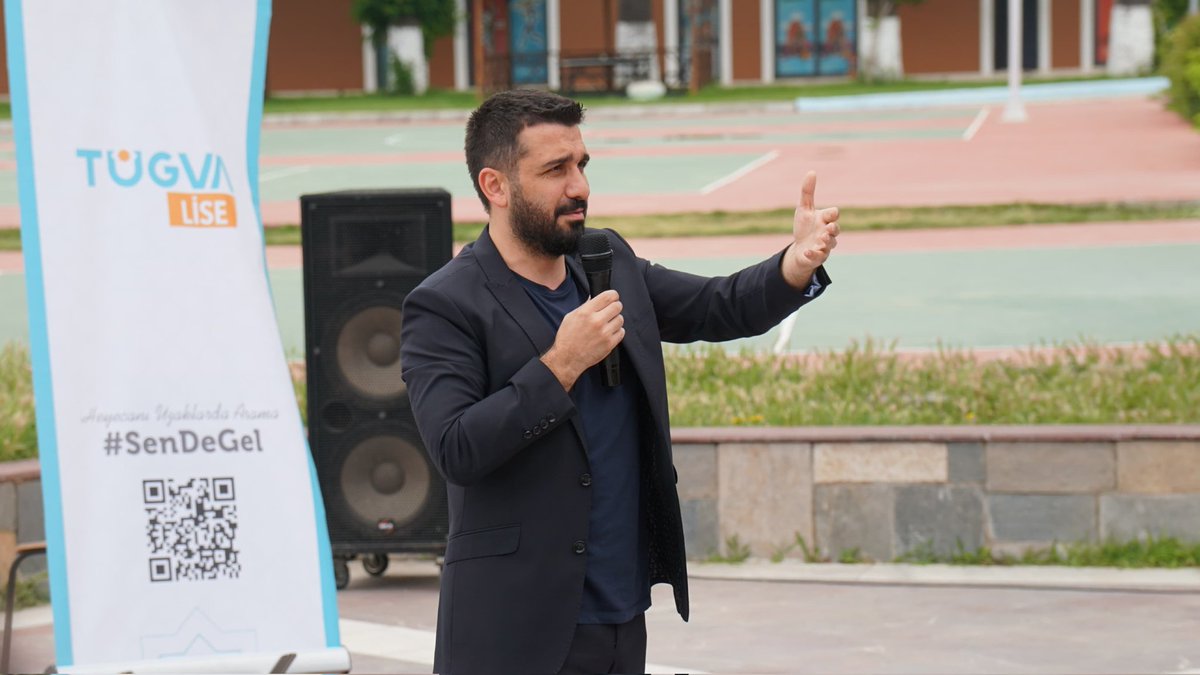 tugvamaras's tweet photo. TÜGVA Genel Başkanımız Sn. İbrahim Beşinci ile TÜGVA Lise Aydın Doğa Kampımızdayız. 😎

Liseli gençlerimiz ile heyecan, macera ve aksiyonun merkezi TÜGVA Lise Doğa Kampı'nın tadını çıkarıyoruz. 🚀

Hadi sen de heyecanını #AlGel! ✨️

#TÜGVADoğaKampı #HeyecanBurada 🏕 https://t.co/wWy4rbwiV5
