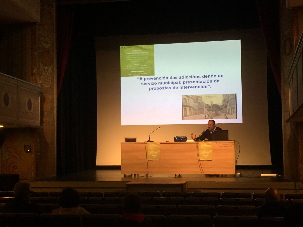 🗣 O Teatro da Beneficencia acolleu onte a charla 'A prevención das adiccións dende un servizo municipal' da man do 🩺 doutor de Francisco José Fernández Eiros. Grazas a todas e todos por asistir! 🙌