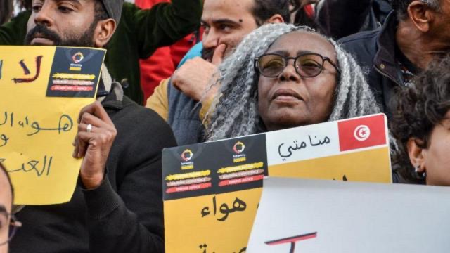 #FreeSaadia La détention de Saadia Mosbah a été prolongée. Elle se bat contre le racisme anti-Noir en Tunisie et c/ les politiques racistes et xénophobes du gvt tunisien, politiques soutnuea par des financements ✍🏿Signez la pétition : chng.it/94ch9MvXJh