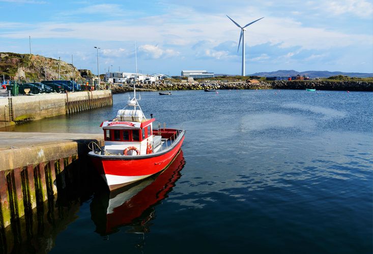 Yesterday's #WhereInDonegal from #WeLoveDonegal ♥ It was the busy wee town and seaport of #Burtonport #Donegal #Arranmore #Ireland #boats
