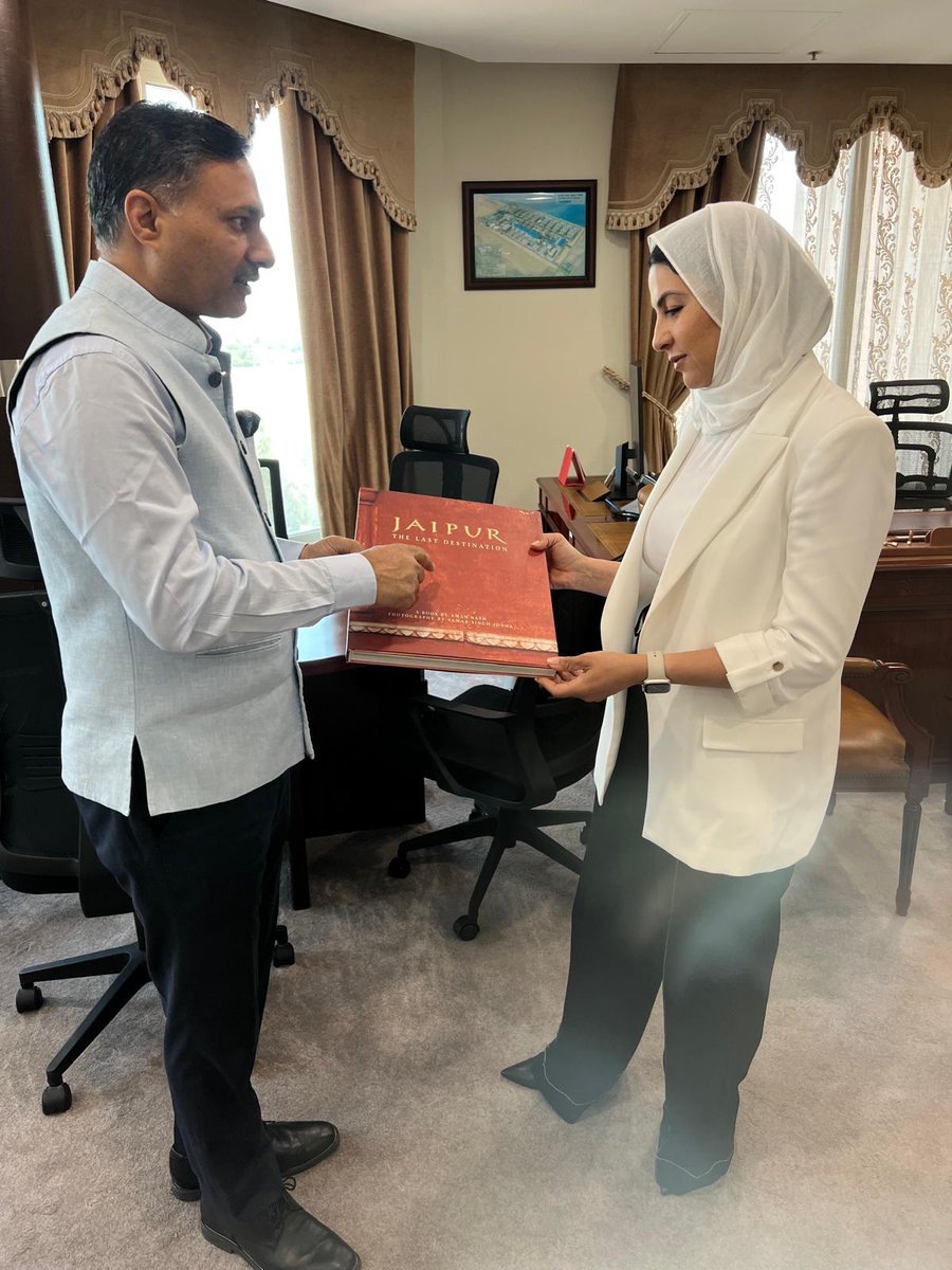 indembkwt's tweet image. Amb @AdarshSwaika1 met Ms Asma Mohd Al-Mousa, Director General of Kuwait Authority for Partnership Projects (KAPP). Discussions covered possibilities of participation of Indian companies in upcoming projects of #KAPP.