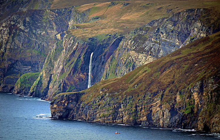 Today's #WhereInDonegal from #WeLoveDonegal ♥ It's #Sunday so it's an #EasyLikeSundayMorning one ... Down which #Donegal cliffs is this waterfall tumbling? #Ireland