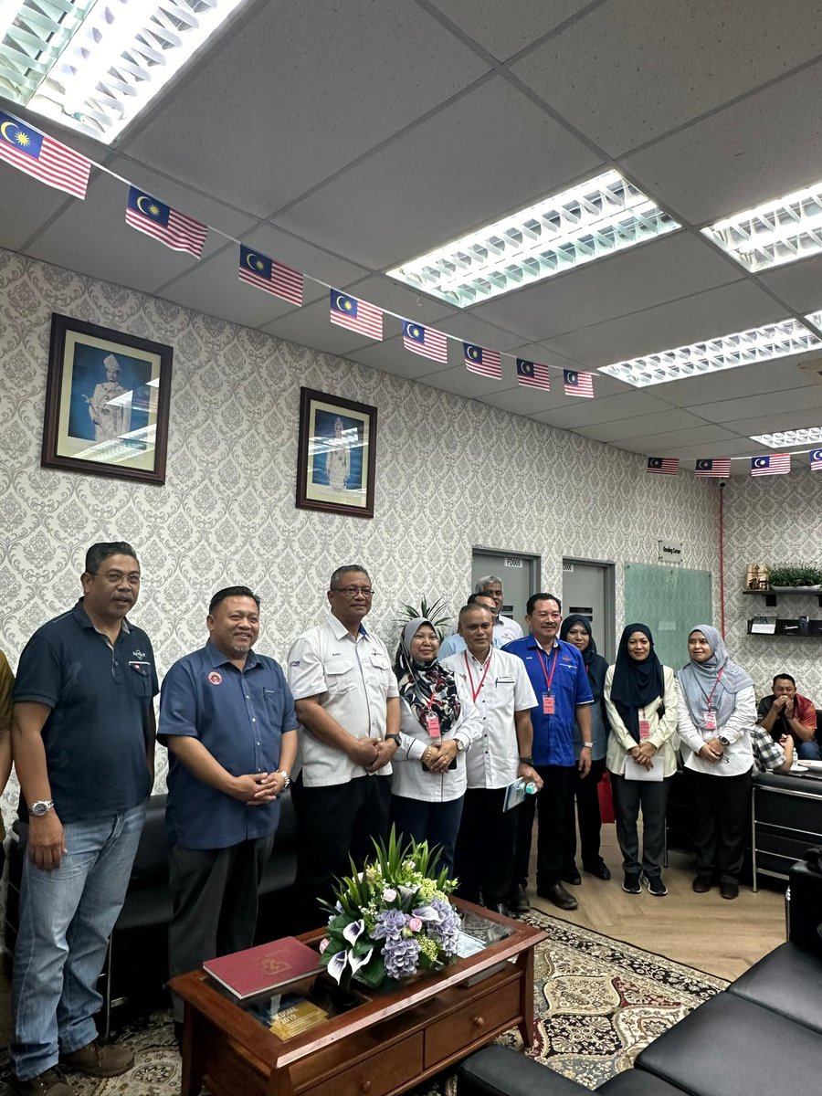Lawatan Kerja ke Tasik Kenyir bagi pelaksanaan Pembaikan cerun oleh TNB, JMG &amp; JKR. MKN bertanggungjawab menyelaras Peruntukkan bersama agensi terlibat bagi memastikan Projek dilaksanakan dengan Jayanya.

#bahagianpembangunankeselamatan 
#keselamatannegaratanggungjawabbersama