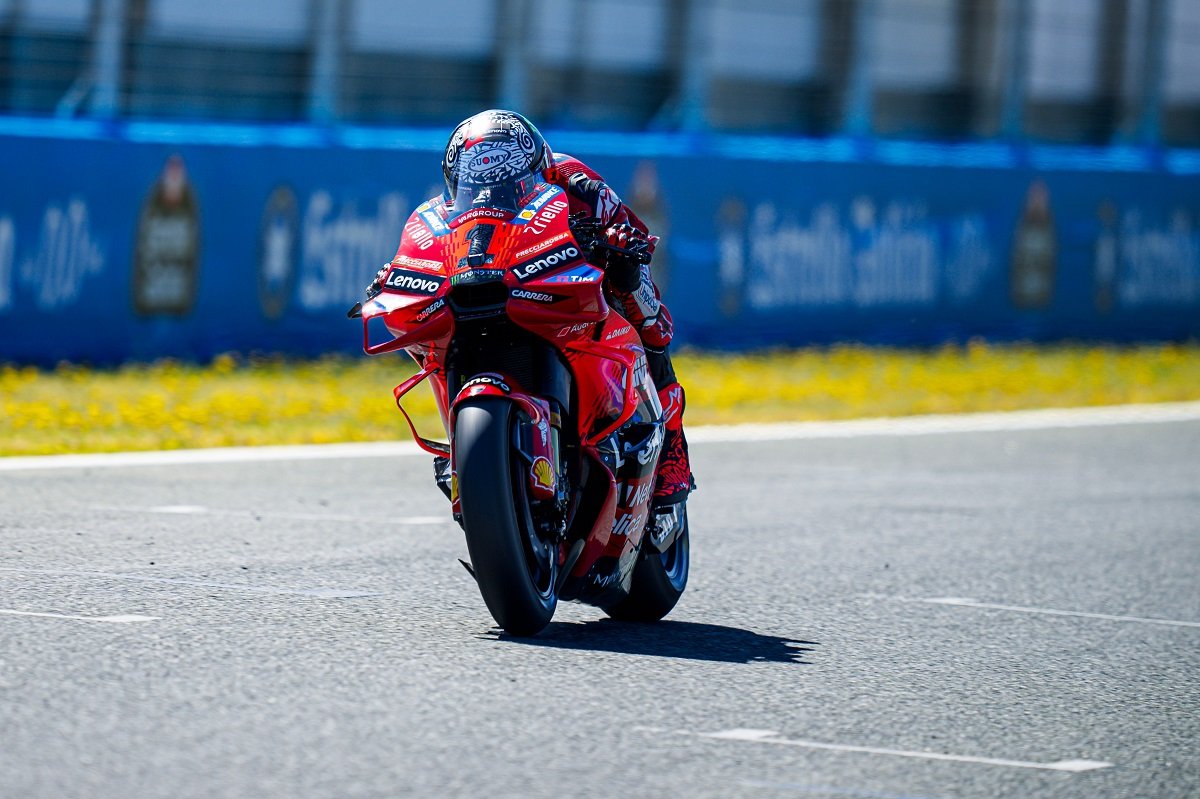 Y no hablar de Pecco, tras el error en qualy y no poder haber disputado la sprint en condiciones hará la peor carrera de la temporada. Hoy es un mal día para el motociclismo...