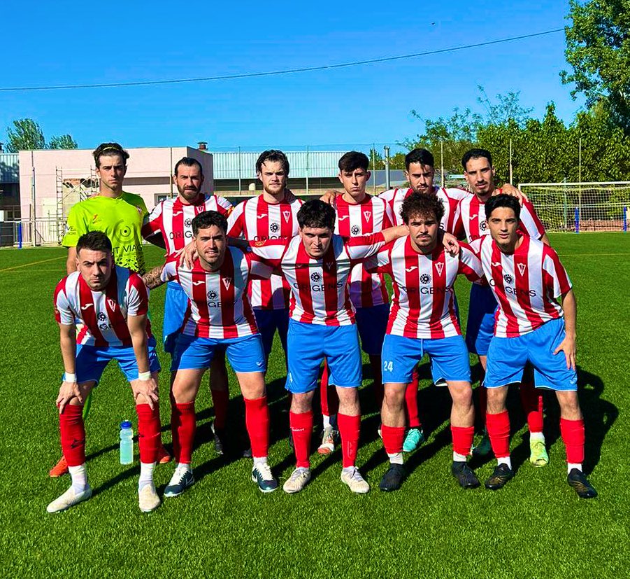 EMPAT PER SEGUIR SUMANT 🟰🤝

Ahir empatàvem sense gols vs el <a href="/UESVH/">Unió Esportiva Sant Vicenç</a> . 👓

Un partit on els visitants van tenir el control de la pilota però nosaltres vam posar les ocasions més clares de gol, sense trobar xarxa. ❌🎯🥅

37 punts, 10 dels últims 12. 💪🏻📈

Seguim! 🇦🇹🍍