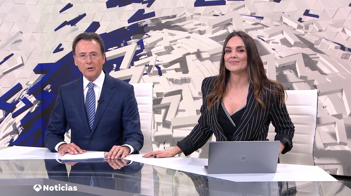 #Audiencias | 

¡Buenos días! 

🥇 @antena3com (8,9%) es la TV privada LÍDER del sábado con '@A3Noticias 1' como la emisión más vista de la cadena en el día

📊 El informativo LIDERA y logra un 22,2% (a 12,8 puntos de su rival), 2,9 M de espectadores únicos y 1,9 M de media