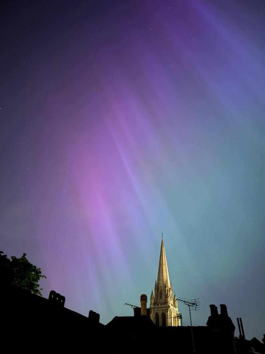 Who saw Northern Lights on Friday night and/or last night?
Send us your best photos!
#muswellhill #n10 #northernlights