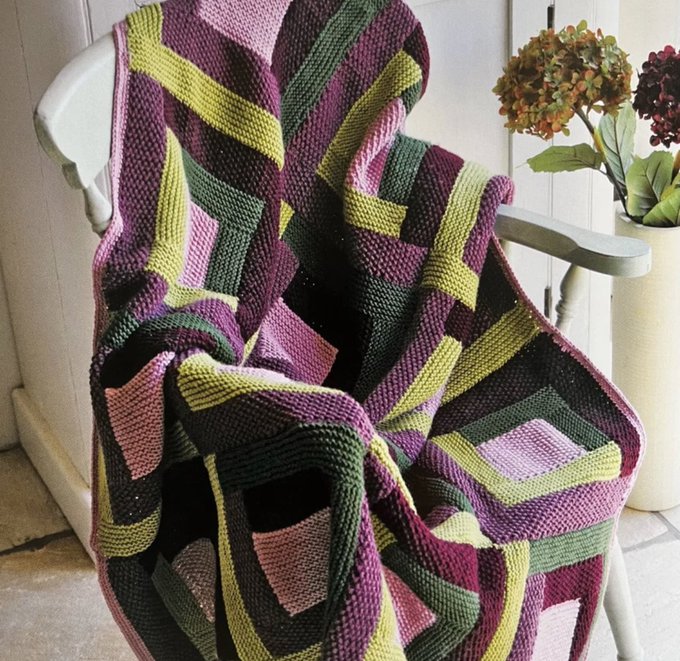 #MHHSBD

𝐂𝐡𝐮𝐧𝐤𝐲 𝐑𝐞𝐭𝐫𝐨 𝐒𝐭𝐲𝐥𝐞 𝐓𝐡𝐫𝐨𝐰 𝐏𝐚𝐭𝐭𝐞𝐫𝐧 💜

This charming blanket brings together five vibrant colours in a classic square shape. Create something cosy and colourful for your home or a thoughtful gift for someone special #craftbizparty #smartsocial