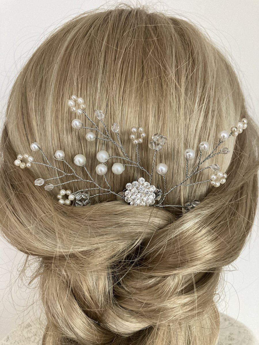 For anyone looking for unique and handmade wedding  hair accessories these are eco friendly too reusing up-cycled elements from broken jewellery.

I can make pieces to order. Just DM or see my bio 

#ukgifthour #ukgiftam #shopindie #craftbizparty #smartsocial #UKCraftersHour