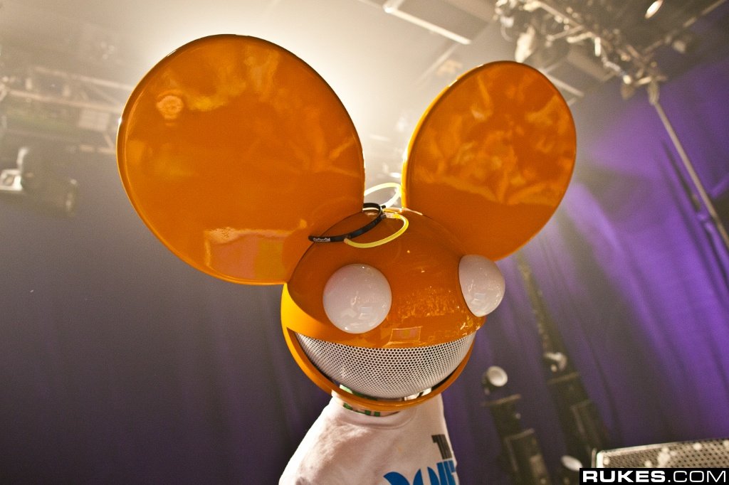 .@deadmau5 reveals the story behind iconic mouse ears 🐭 bit.ly/mau5-head 

📷 Rukes