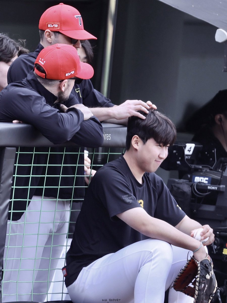 240512 

예쁨받는 영철이

#윤영철