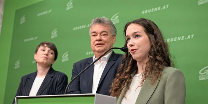Diese Lena Schilling, Spitzenkandidatin der Grünen, erzählt Lügengeschichten um ehrliche Menschen beruflich zu schaden, Beziehungen zu zerstören, und für den Grünen Vizekanzler österreichs ist das nur 'Gefurze' wenn Journalisten das auffliegen lassen.