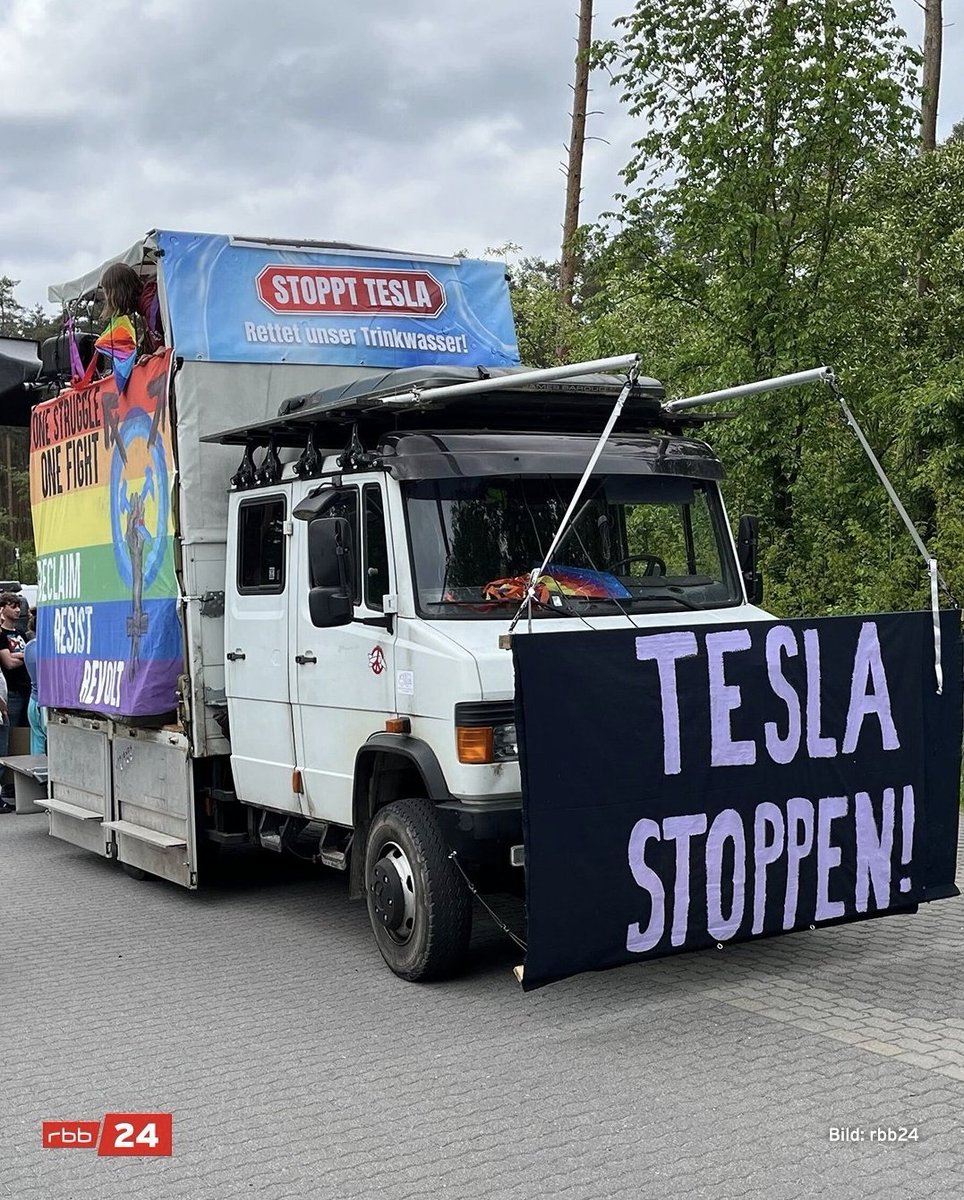 Dear Elon Musk (@elonmusk) we will stop you! For a world with clean diesel and against electromobility! Kind regards, the german climate activists of the oil lobby. #StoppTesla #oilisbetter #WeSaySo x.com/rbb24/status/1…