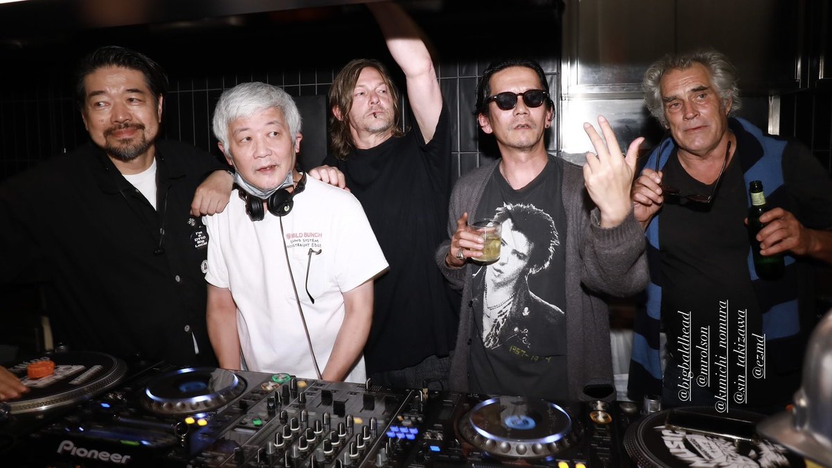 Norman Reedus with Shinsuke Takizawa, Kunichi Nomura and others in Tokyo, Japan on May 11th. ©️ @/tokyo_burnside on Instagram #ノーマンリーダス