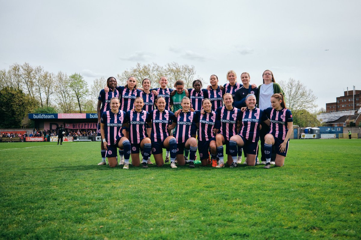 A long awaited return to the pitch with these wonderful women today. Our penultimate game of the season vs Crawley, away at Three Bridges. 1:30pm KO. 💖💙 ⁦@DHFC_W⁩