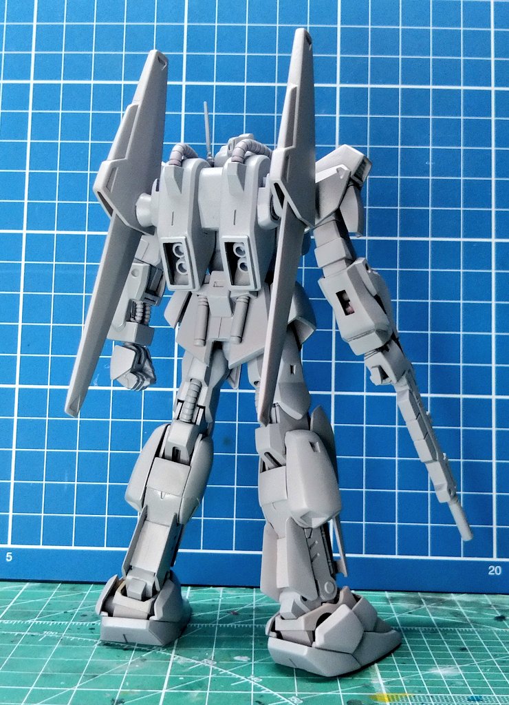 【HGUC(048)百式】(23)
水性サフを吹き、改修箇所の修正も完了しました。いよいよ塗装に入ります。#ガンプラ