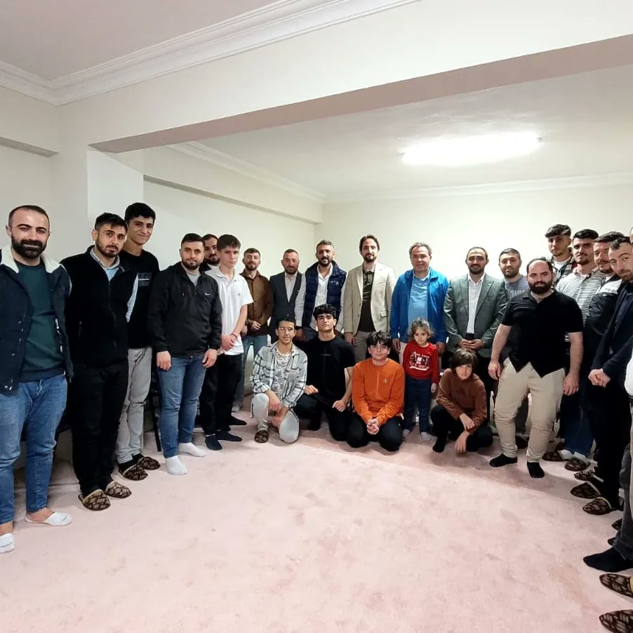 tugvayildirim16's tweet photo. Tügva yıldırım ilçe temsilciliği olarak ilçe başkanımız Emrah ABUŞOĞLU önderliğinde velhasıl sohbetimizi kıymetli başkanlarımız Latif ALBAYRAK ve Hüseyin YAVUZ'un katılımları ile gerçekleştirdik.
#tügvayıldırımilçetemsilciliği https://t.co/pVjSqUWywd