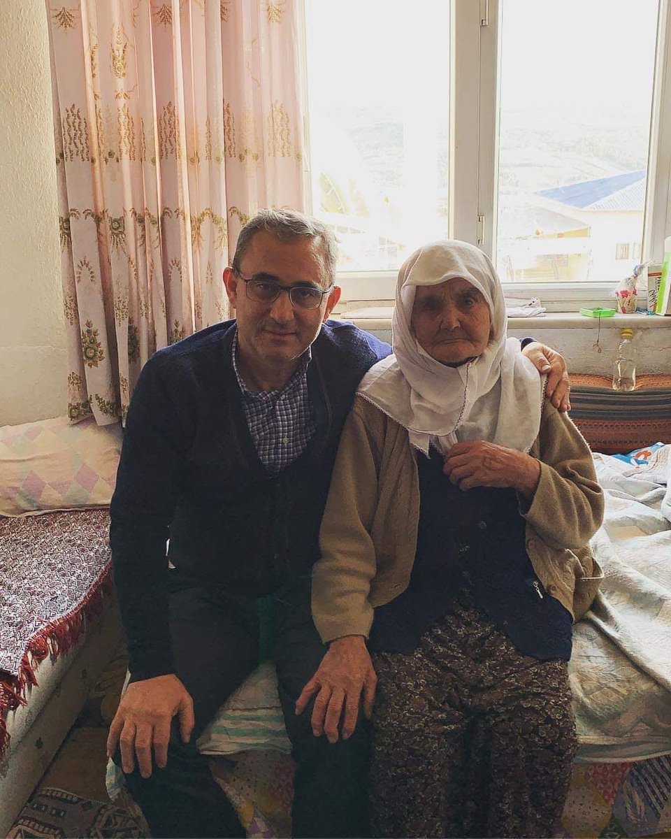 Başta Şehit ve Gazi annelerimiz olmak üzere tüm annelerimizin Anneler Gününü kutluyoruz. 
Hayatta olanlara sağlık ve huzur, hayatlarını kaybedenlere ise Allah’tan rahmet diliyoruz.
Ruhları şad, mekanları Cennet olsun inşallah.