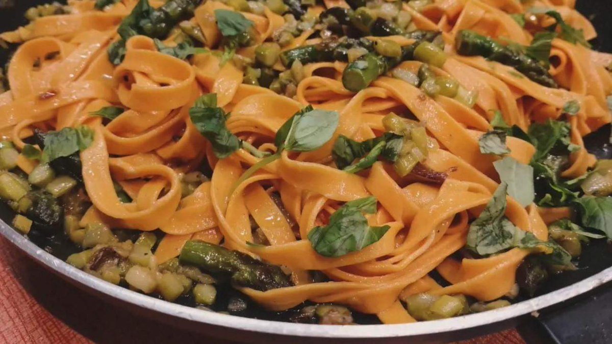 Les Ateliers Fédé Pâtes: 'Ik eet eigenlijk niet veel pasta, ik maak het liever': bruzz.be/videoreeks/bru…