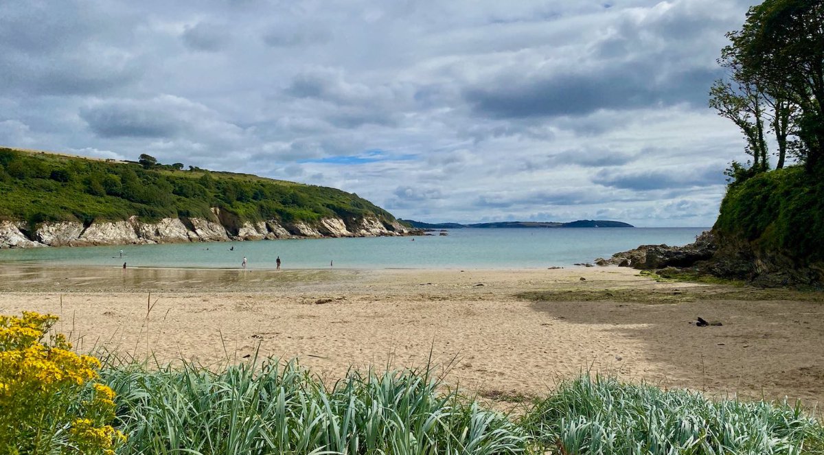 Beach of the day - Maenporth Beach 

Maenporth Beach, situated on the South West Coast Path near Falmouth, is a family-friendly beach that offers a relaxing and enjoyable day out.

To find out more about this beautiful beach and its tide times click here… buff.ly/3WraQmy