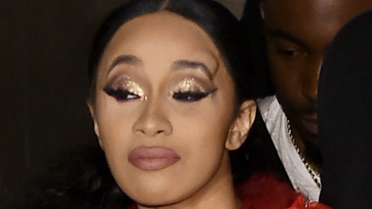 Onikappreciated's tweet photo. Nicki Minaj and Cardi B after the Harper’s Bazaar 2018 party https://t.co/Ry0PVkXfGA