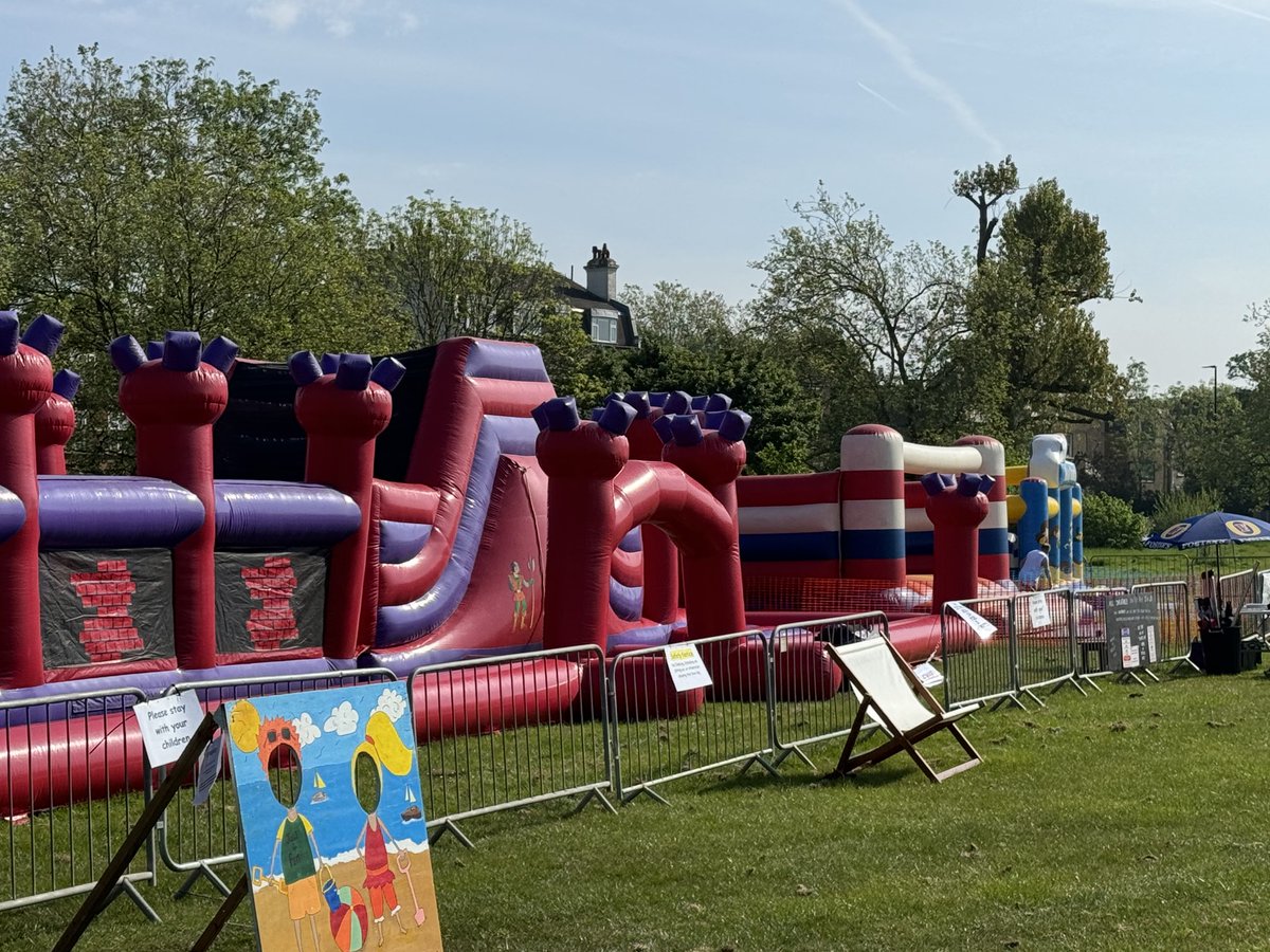 #streatham kite day - setting up bouncy castles and rides - 11-5pm today - kite displays, food & drink, stalls and music - free entry