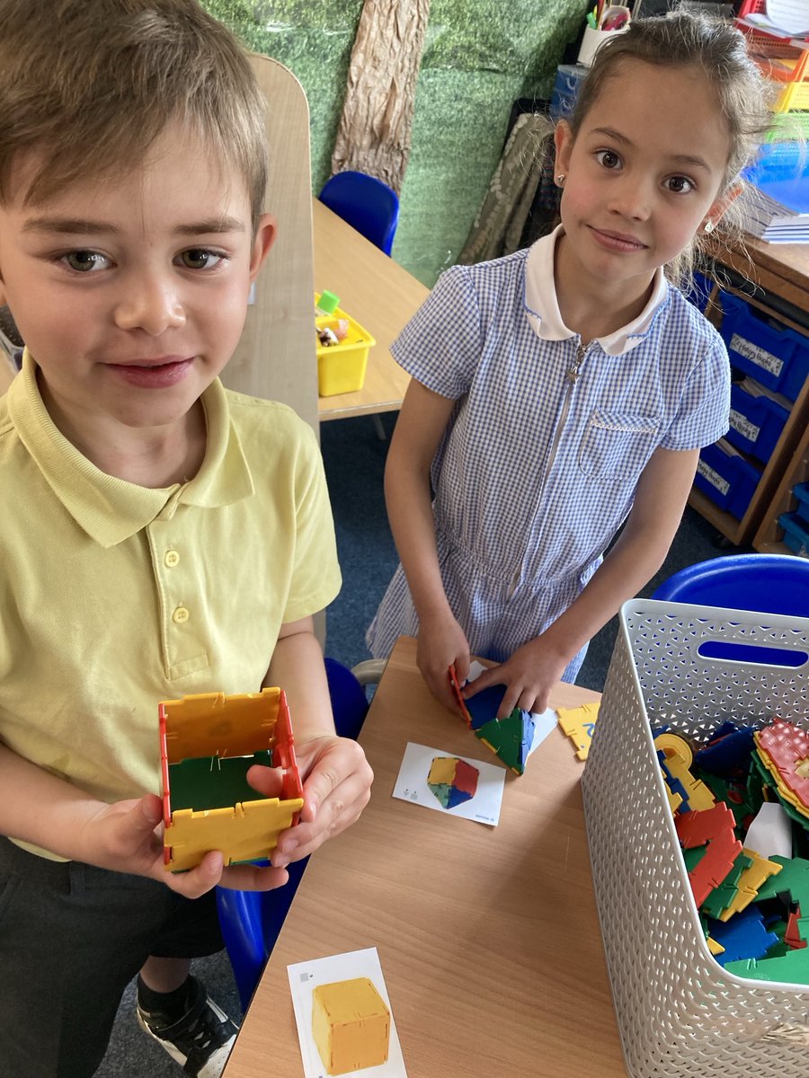 Following different types of instructions in Year 1. ⁦@HuttonCran⁩
