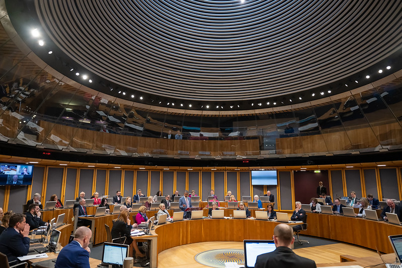 Did you know that the Senedd met for the first time 25 years ago today? You can watch your Senedd in action on Tuesdays and Wednesdays: 🔵 from the viewing gallery 🔵 on Senedd TV. Where issues that are important to you, your family and community are heard. #Senedd25