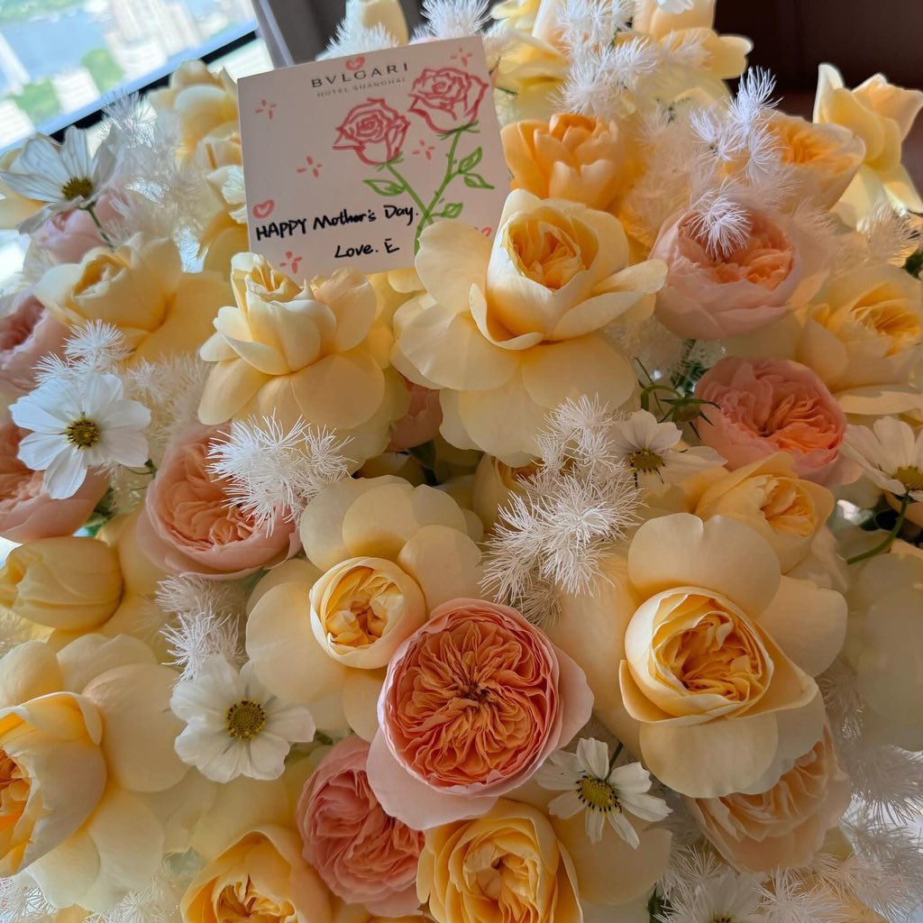 @mayemusk @elonmusk @Tesla What beautiful gesture from @elonmusk To brighten up your day🌹 Happy Mother’s Day @mayemusk 👇👇👇 Yellow roses, bright and full of cheer, Bring joy and laughter, dispelling fear. Their sunny petals, a warm embrace, A love that lights up every space.