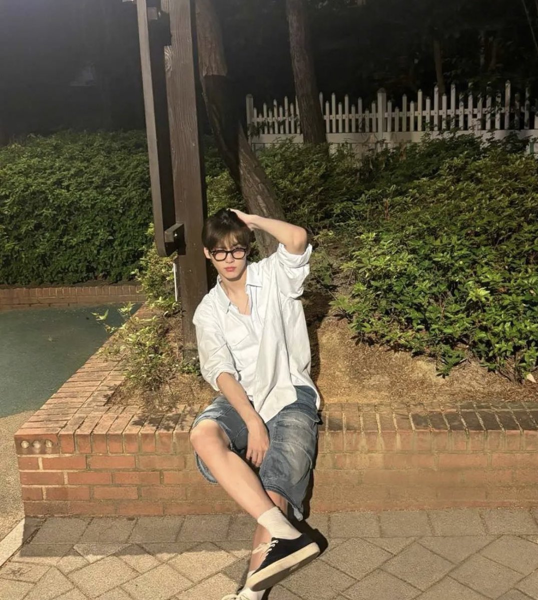 sbluvbot's tweet photo. SIR WHAT DAMN WTF LIKE WHAT GOD AM I OK NO WJAAAAATTT https://t.co/UjjO2FnVgf
