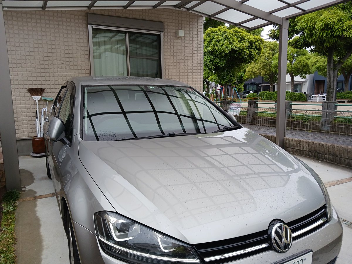 今日は我が家の福祉車両の改造依頼で広島まで往復しました💦
代車のVW Golf TSI めちゃいいわ！
雨の高速道路でも4輪がしっかり路面を掴んでいるのがハンドルを通して伝わるし、何より3時間運転しても全然疲れませんでした(本当)
さすが世界のベンチマーク車や✨

#Volkswagen
#VWgolf