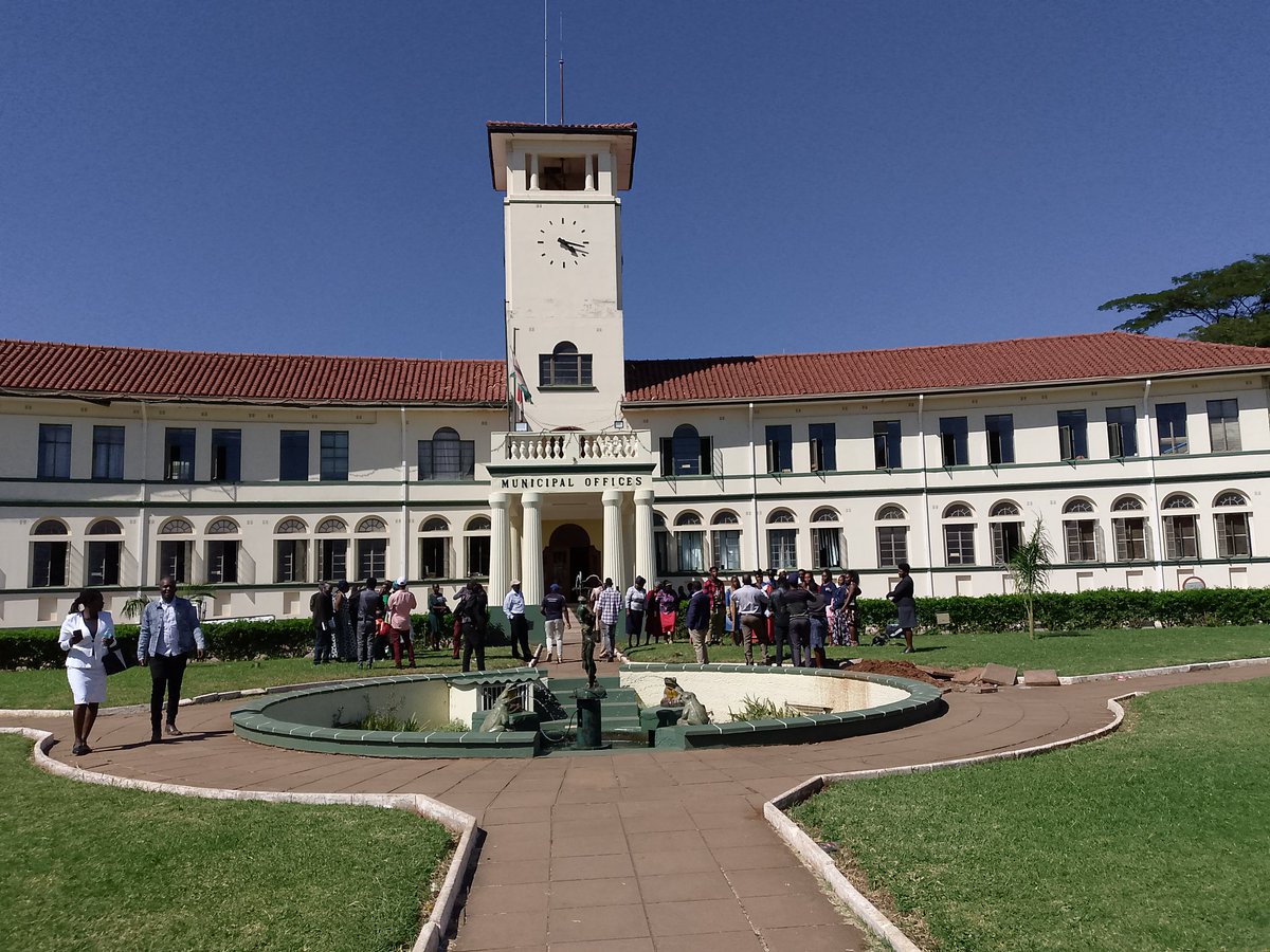 VTChigara's tweet photo. Witnessed the swearing in of the newly elected Councillors for Gweru City Council on behalf of the #Youth4Integrity Icons. We look forward to work with them. 

#YOUTH4INTEGRITY
#SIYA
#SIYAcorruption https://t.co/86ESsUxDG9