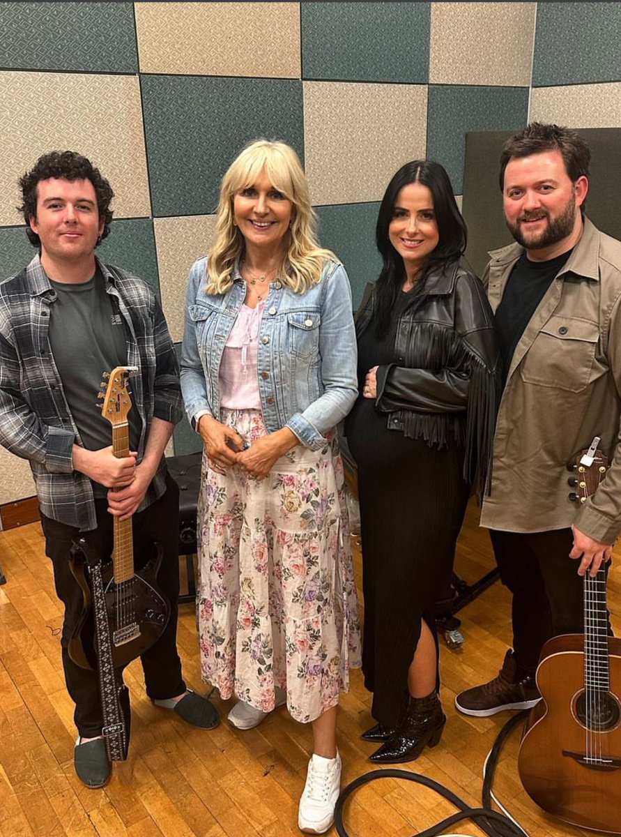MiriamOCal's tweet photo. Some great guests coming up on @RTERadio1 Sunday with Miriam 10am- @thewhitmore ahead of acting in @3olympiatheatre in 2:22:A Ghost Story:also great music from @LisaMcHughx :&amp;Niamh Cusack from the Cusack dynasty on acting in Circle Mirror Transformation at @GateTheatreDub https://t.co/t5LraOZ3z5
