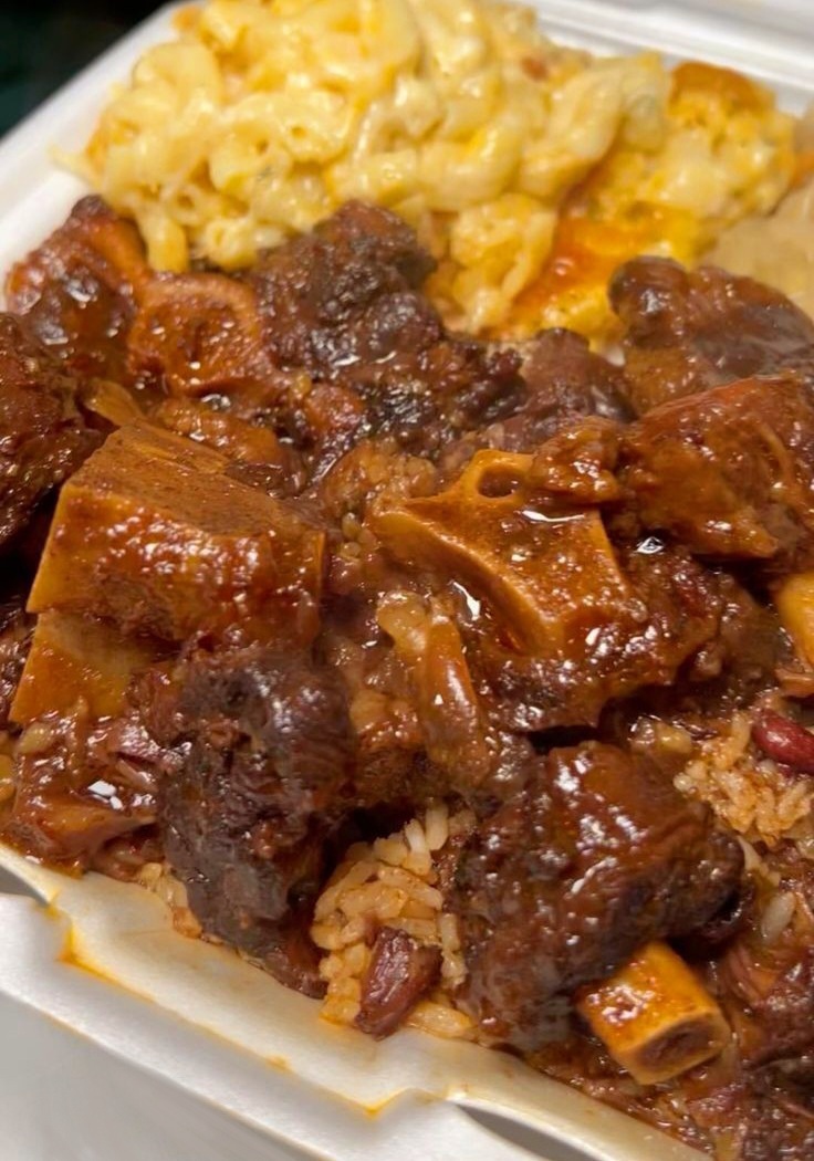 Oxtails and Rice 🍚 with Mac and Cheese 🧀 homecookingvsfastfood.com #homecooking #homecookingvsfastfood #food #fastfood #foodie #yum #myfood #foodpics