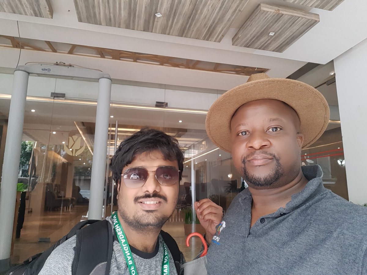 With Commentator Tino Mawoyo (Former Zimbabwe 🇿🇼 player)

#BANvZIM #BANvsZIM