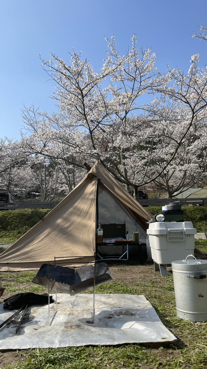 masamicamp's tweet photo. ＼📣ｲﾏｻﾗﾅｶﾞﾗ自己紹介📣／
名前 : m△sa camp⛺️
性別 : 男♂
年齢 : アラフィフ
拠点 : 関西
テント : パンダTC＋＆サーカスST＋
スタイル : ソロ
好物 : 焚き火🔥ビール🍺
愛車 : FORESTER
#キャンプ好きと繋がりたい 
#キャンプ好きとして軽く自己紹介 
🏕今年もたくさんキャンプにいきたい https://t.co/CUifPotoU0