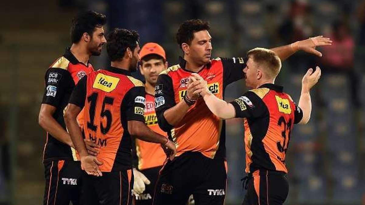 🧵on SRH in 2017- A season forgotten by many

Another season which not many mention, talking about the 'Defending Champions'

What people remember is that Warner and Bhuvi were Orange and Purple Cap holders, but what was the other highlight? Read till the end!

Let's rewind back!